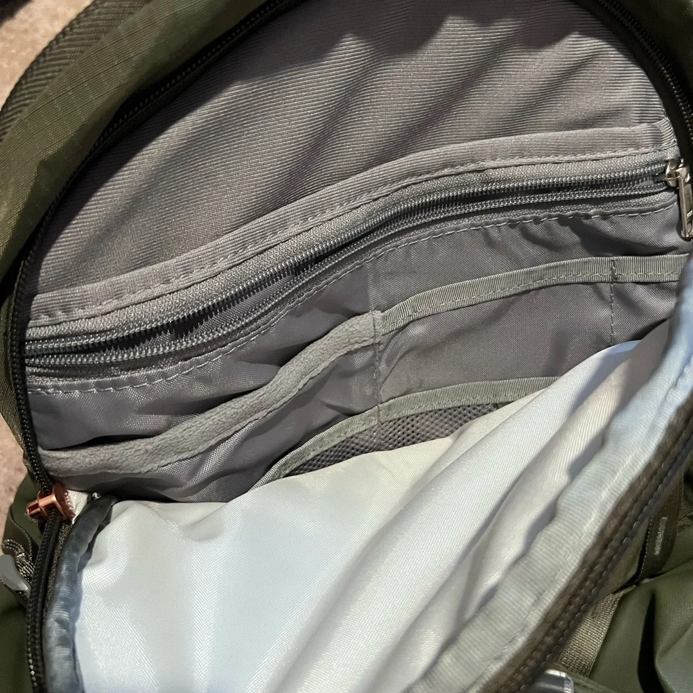 The North Face Recon Backpack - Dark Olive Green - Picture 8 of 8